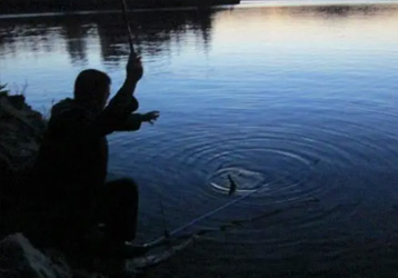 Full-color night vision device helps you fish at night and get a lot of rewards