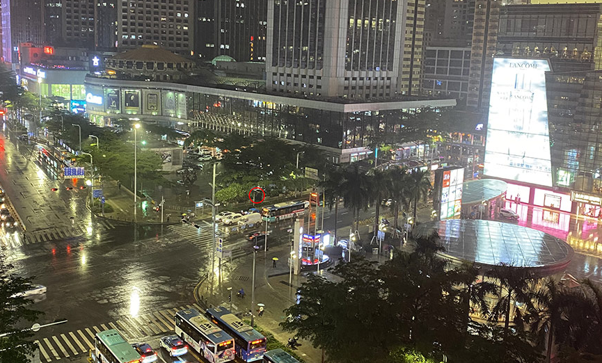 Long-distance observation full-color night vision device