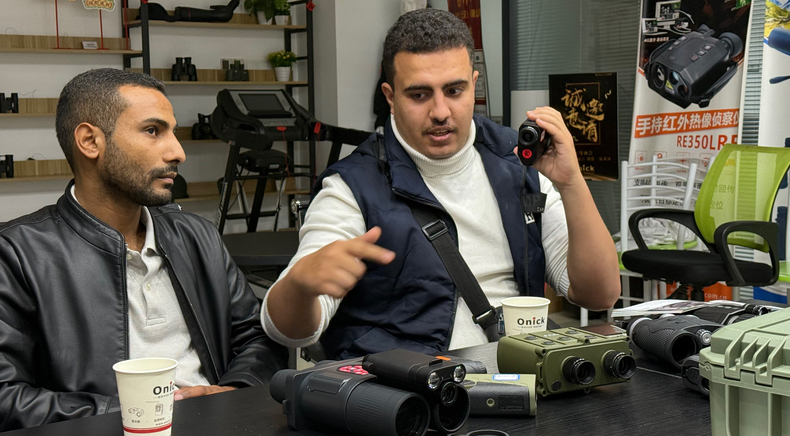 Middle Eastern customers visited Onica, and the rangefinder won international acclaim for its superior performance!(pic2) image.png