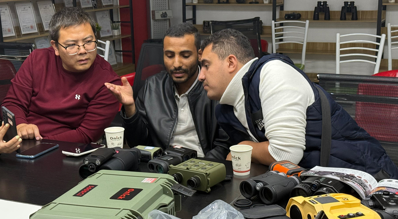 Middle Eastern customers visited Onica, and the rangefinder won international acclaim for its superior performance!(pic1) image.png