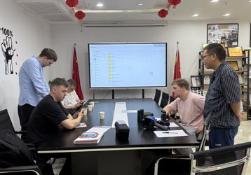 Russian partners visited Onick Optics for inspection and exchange.