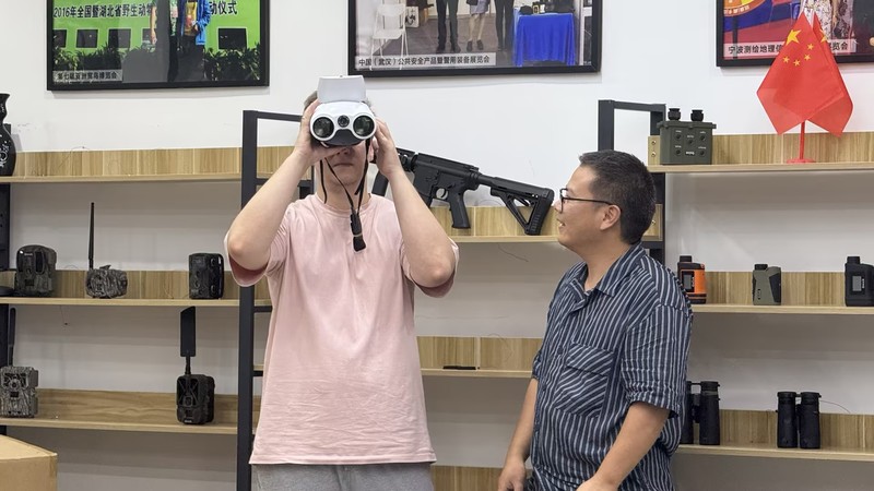 Russian partners visited Onick Optics for inspection and exchange.