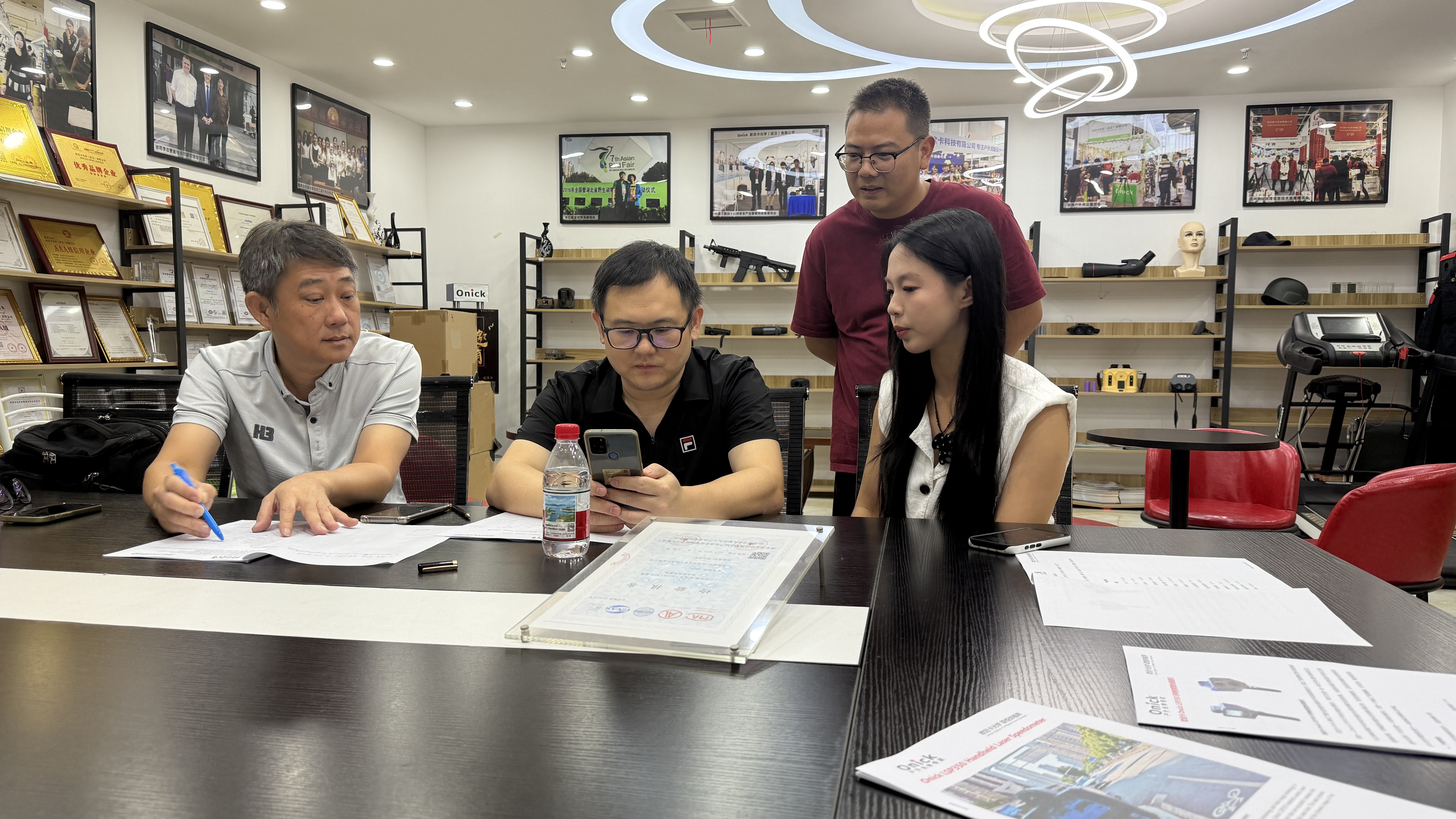 Thailand Customer from Bangkok Visits Onick Optics for Business Cooperation on the LSP350 Handheld Laser Speed Gun(图3) 72ef6c33bd2456e2854f85dbd2535108.jpg